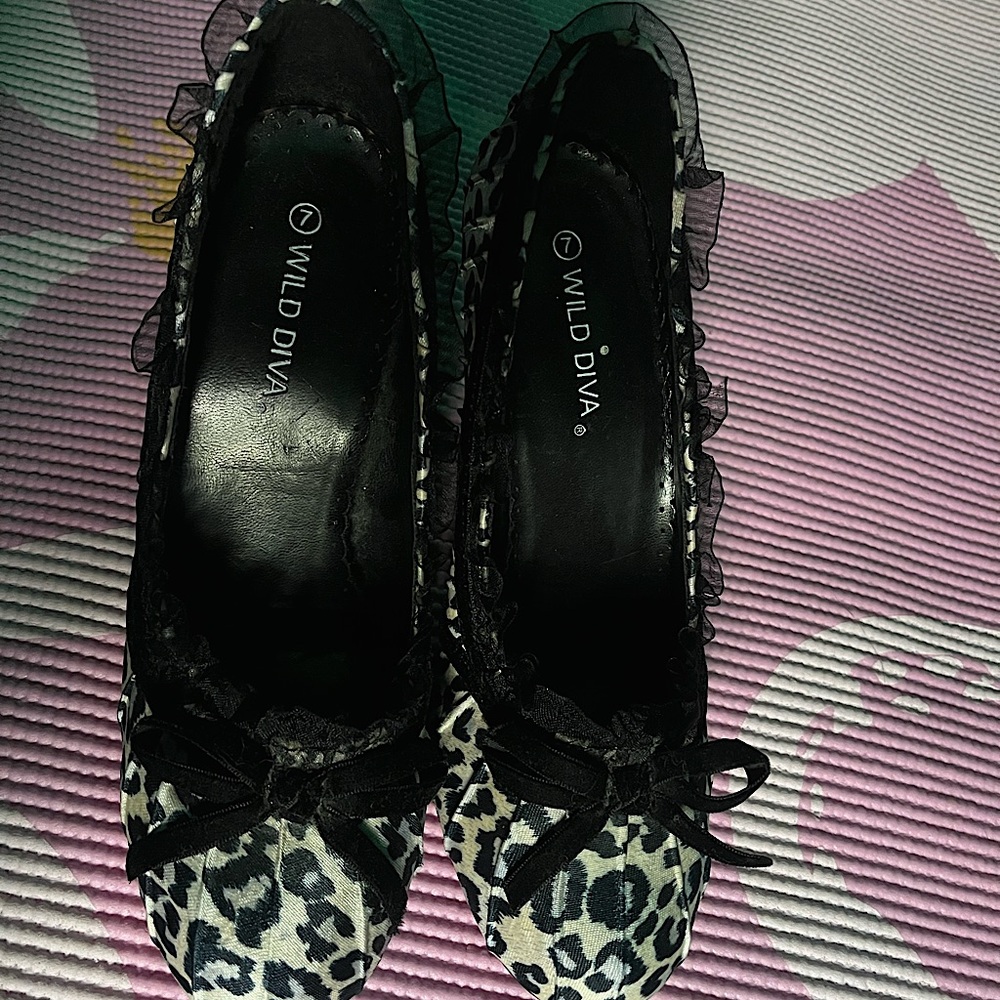 Cheetah print kitten heels with bow, thrifted, size 7,  black mesh ruffles.